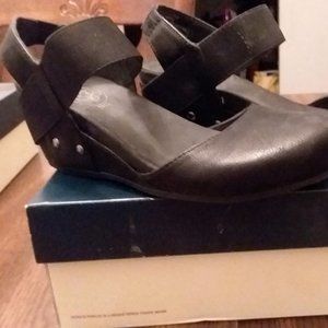 Womens Hocus Pocus "Fantasy World" Black shoe 6